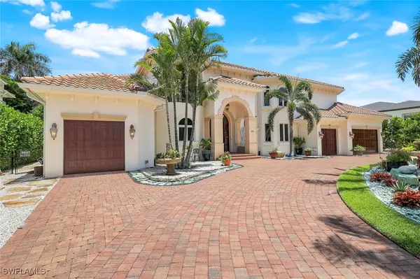 491 Wedge DR, Naples, FL 34103