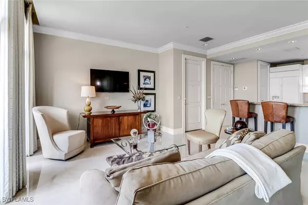 Naples, FL 34102,900 5th AVE S #302