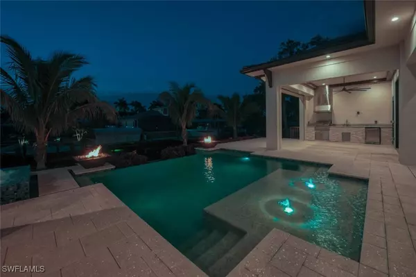 Cape Coral, FL 33904,825 Miramar CT