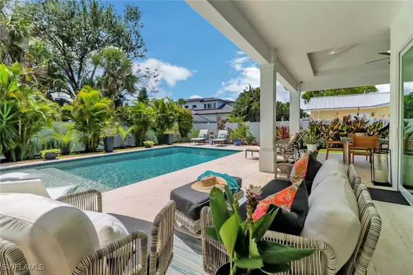 1262 10th ST N, Naples, FL 34102