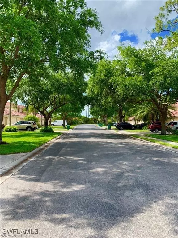 Naples, FL 34104,517 Robin Hood CIR #102