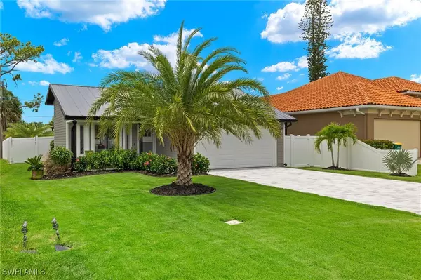 Naples, FL 34108,734 95th AVE N