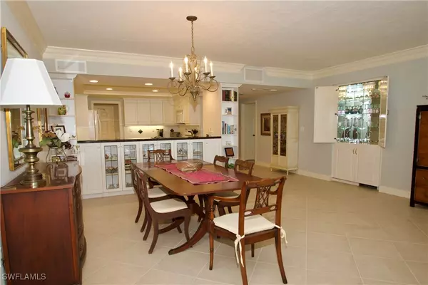 Naples, FL 34108,6075 Pelican Bay BLVD #1101