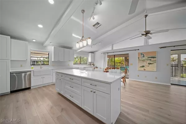 653 Oliva ST, Sanibel, FL 33957