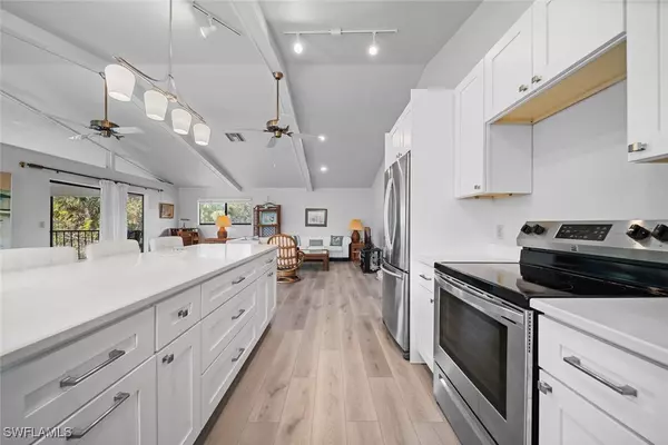 Sanibel, FL 33957,653 Oliva ST
