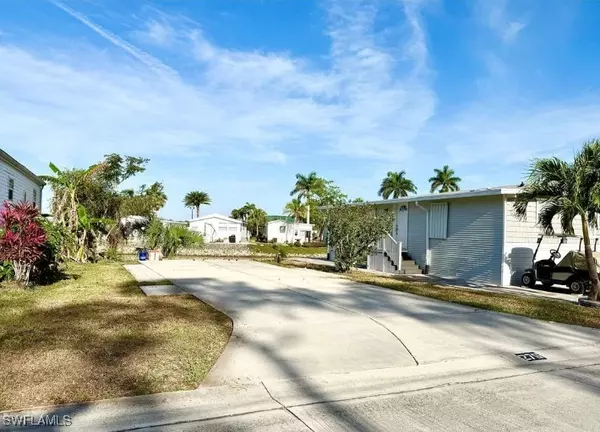 276 Bass LN, Naples, FL 34114