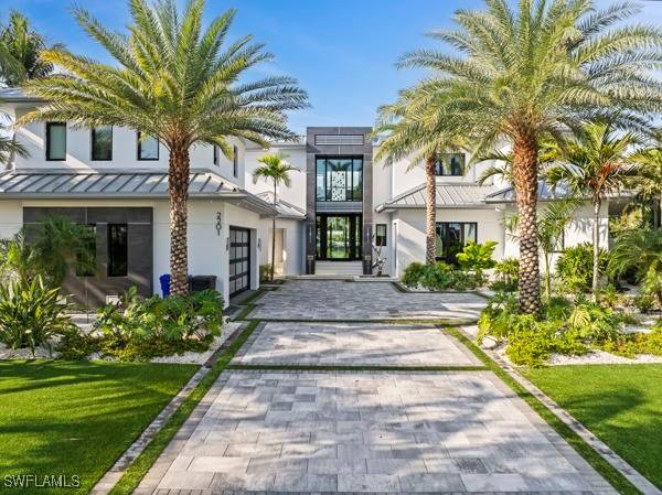 2201 S Shad CT, Naples, FL 34102