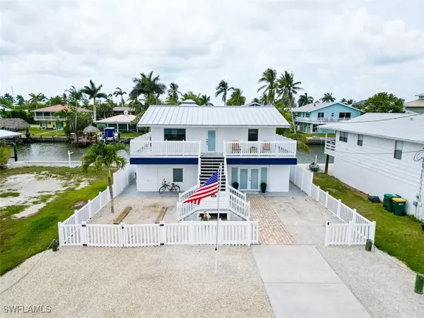 576 Coconut AVE, Goodland, FL 34140