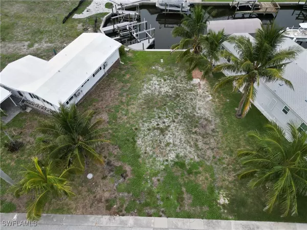 Fort Myers Beach, FL 33931,11271 Azalea LN