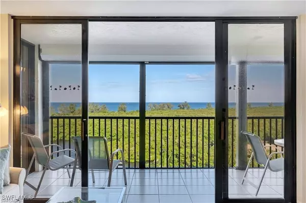 17 Bluebill AVE #904, Naples, FL 34108