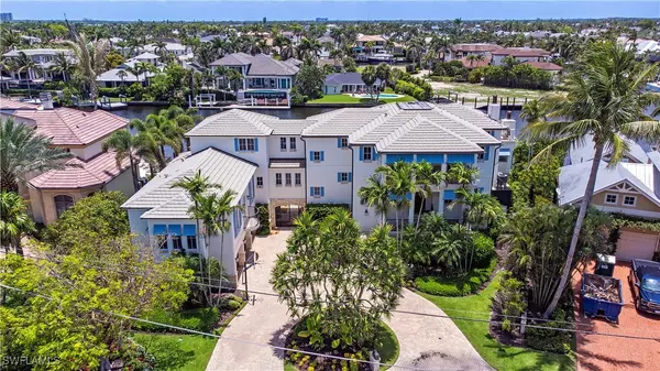 Naples, FL 34102,2001 4th ST S