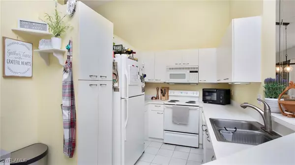 Naples, FL 34119,96 Silver Oaks CIR #1-202