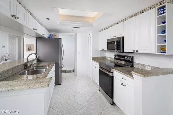 Naples, FL 34108,5550 Heron Point DR W #305