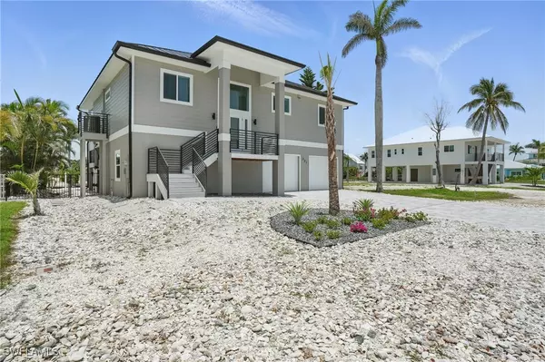 231 Flamingo ST, Fort Myers Beach, FL 33931