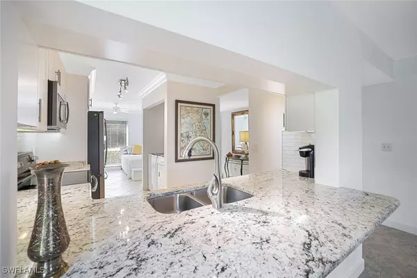 1250 Yesica Ann CIR #E106, Naples, FL 34110