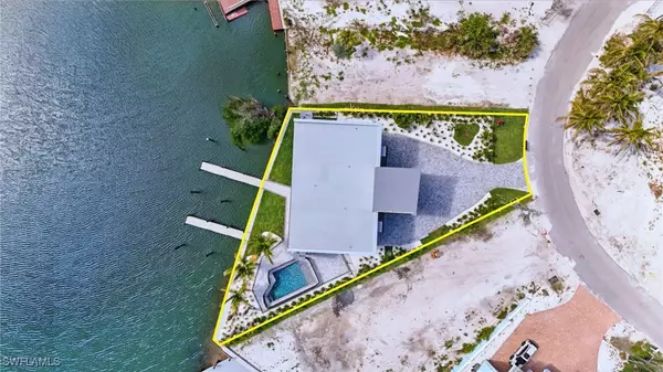 Fort Myers Beach, FL 33931,855 Lagoon ST #1