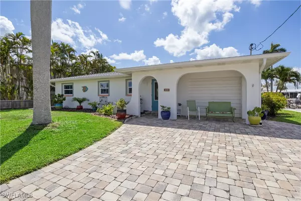 2839 Janet ST, Matlacha, FL 33993