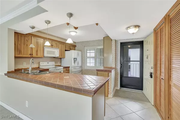 Naples, FL 34104,1051 Foxfire LN #309