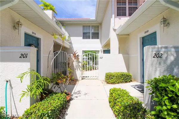 Naples, FL 34110,5025 Cedar Springs DR #102