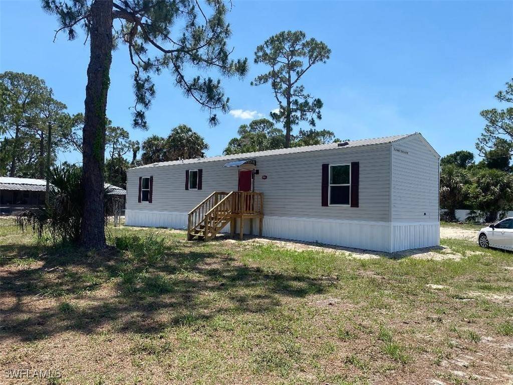 North Fort Myers, FL 33917,8018 Grady DR