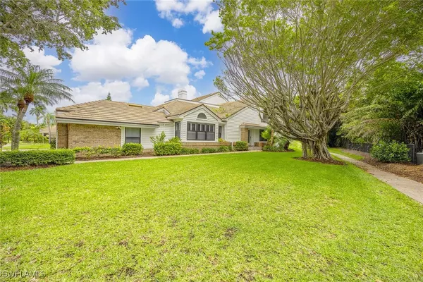 Naples, FL 34103,571 Park Shore DR #G6