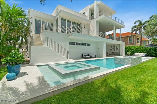 432 Bayside AVE, Naples, FL 34108