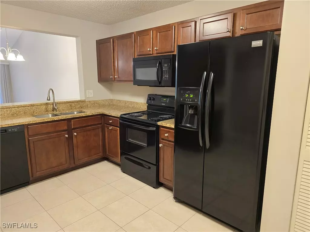 Naples, FL 34104,605 Squire CIR #203