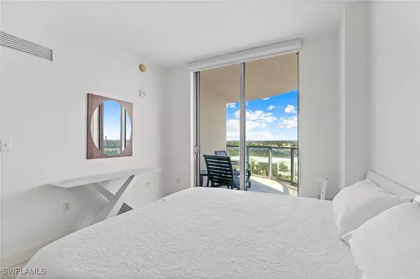 Fort Myers, FL 33916,3000 Oasis Grand BLVD #1101