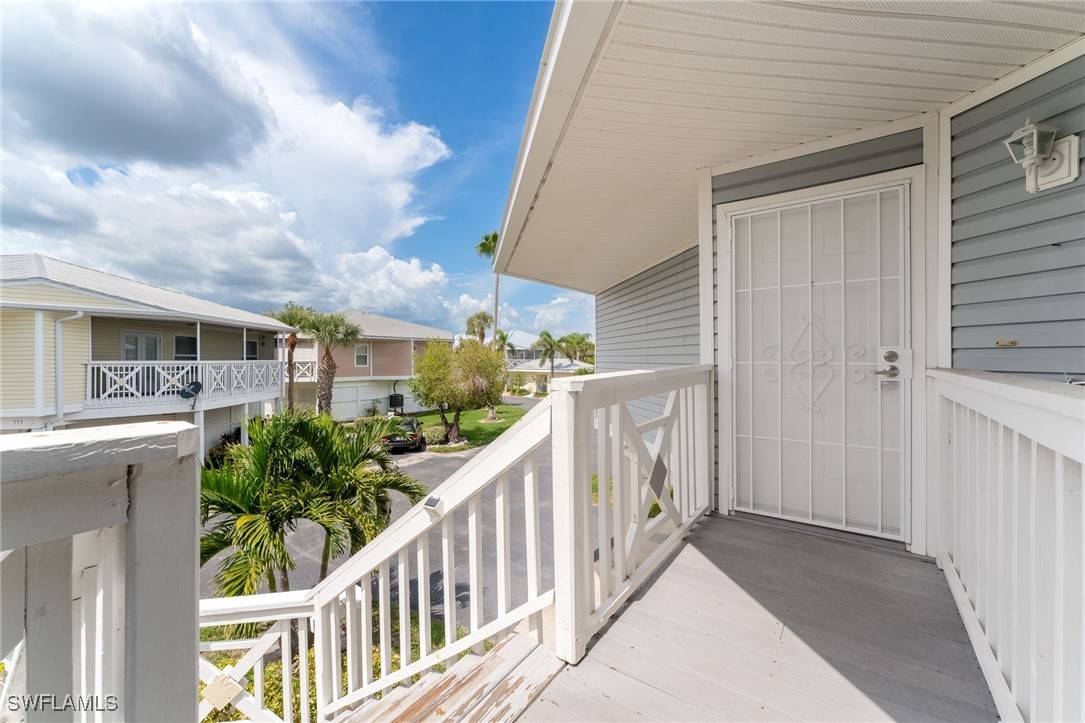 North Fort Myers, FL 33903,950 Moody RD #124