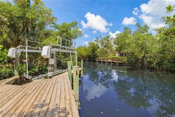 Sanibel, FL 33957,500 Kinzie Island CT