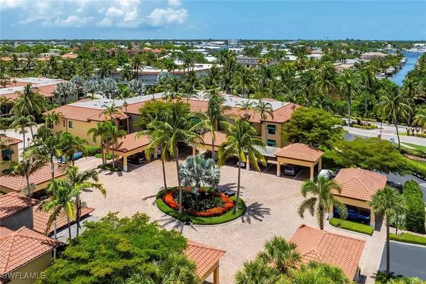 965 Sandpiper ST #J106, Naples, FL 34102