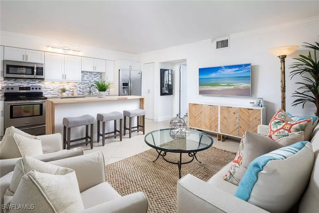 Naples, FL 34102,960 7th ST S #202