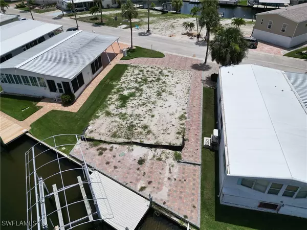 Fort Myers Beach, FL 33931,17621 Peppard DR