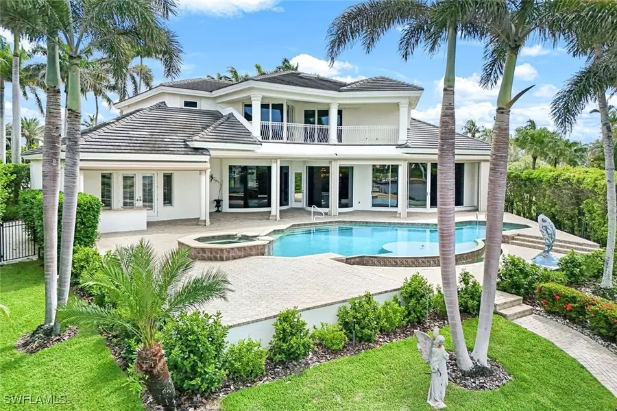 384 Mooring Line DR, Naples, FL 34102