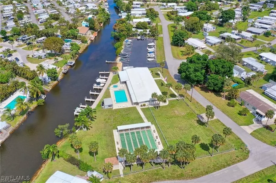 4 Henderson DR, Naples, FL 34114