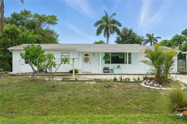 4011 Coconut CIR S, Naples, FL 34104