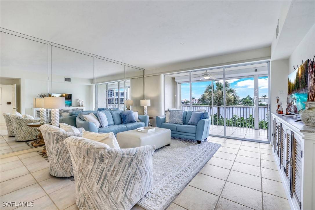 9380 Gulf Shore DR #102, Naples, FL 34108