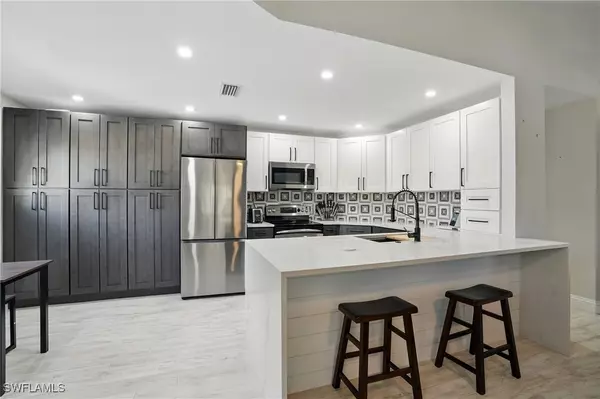 Naples, FL 34109,9624 Crescent Garden DR #J202