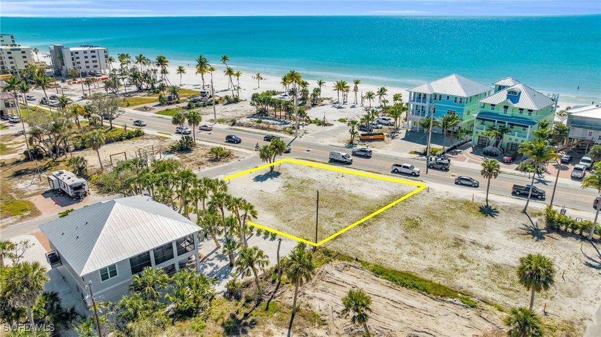 111 Coconut DR, Fort Myers Beach, FL 33931