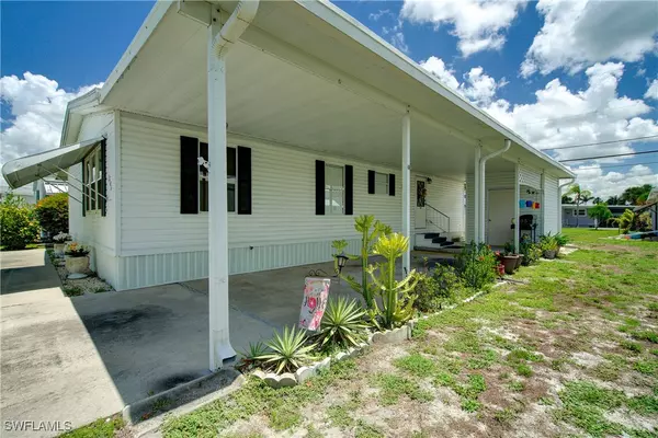 205 Carriage LN, North Fort Myers, FL 33917