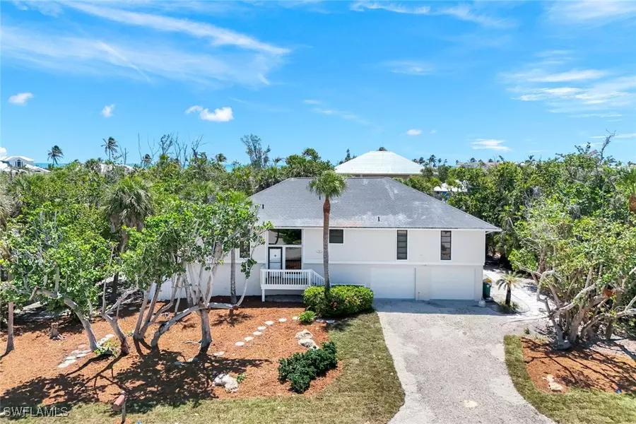 1043 Blue Heron DR, Sanibel, FL 33957