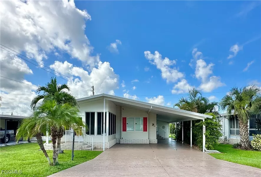 5121 Fiddleleaf DR, Fort Myers, FL 33905
