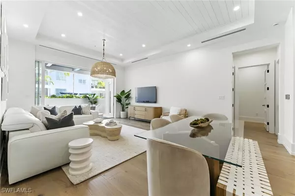 Naples, FL 34102,201 8th ST S #208