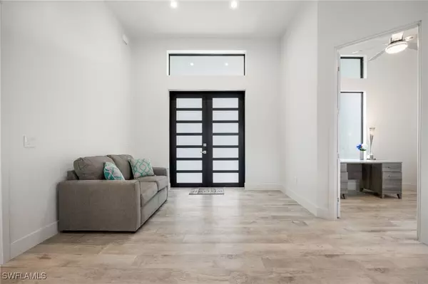 Cape Coral, FL 33990,2122 Coral Point DR