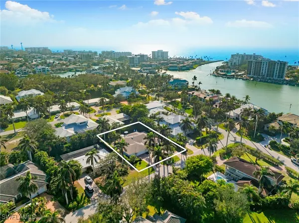 Naples, FL 34103,320 Putter Point DR