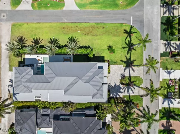 Naples, FL 34102,581 14th AVE S