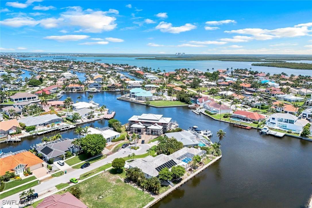 1895 Woodbine CT, Marco Island, FL 34145