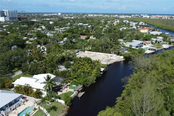 Naples, FL 34104,2447 Harbor RD