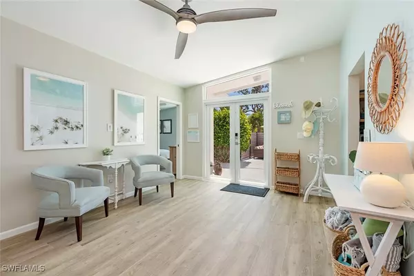 Naples, FL 34104,1971 HOLIDAY LN