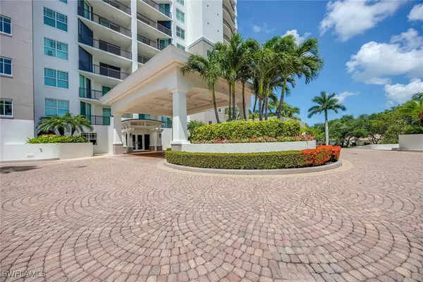 Naples, FL 34110,455 Cove Tower DR #303